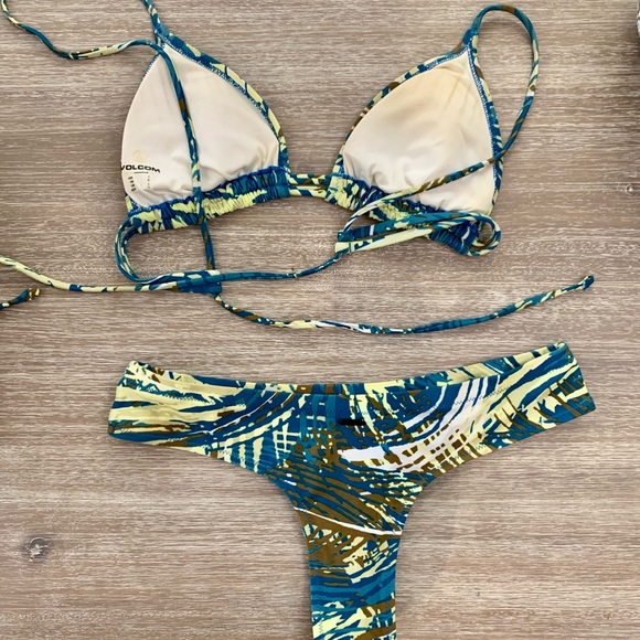 Volcom bikini SET - Picture 2 of 2